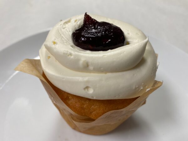 Try Potomac Sweets' vanilla raspberry cupcakes! Order online!